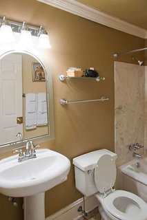 historic streetcar inn