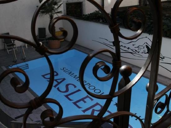 roesli guest house