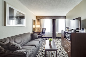 monte carlo inn oakville suites