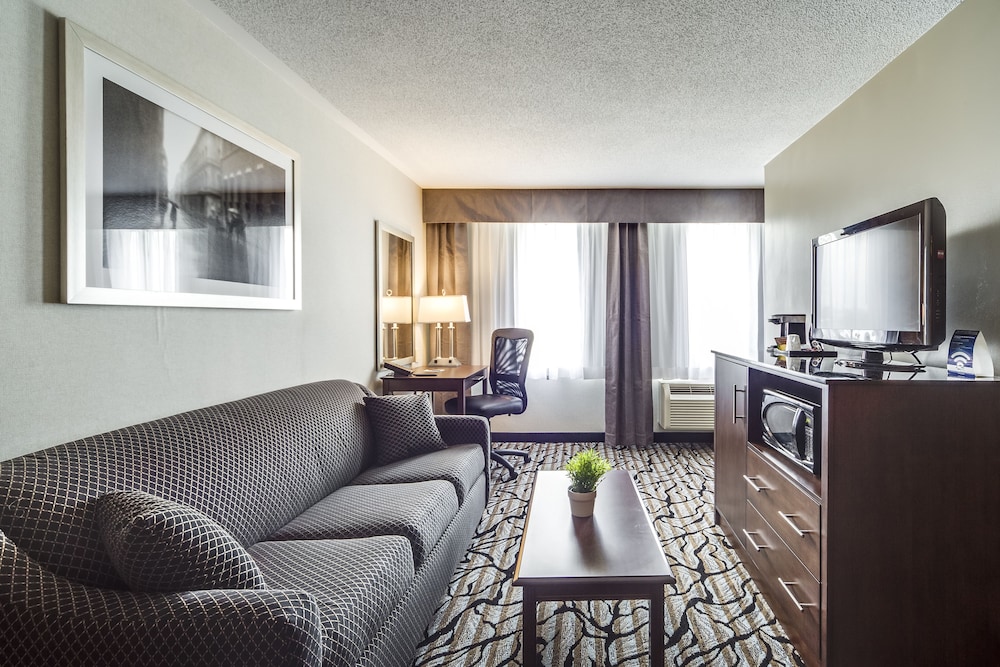 monte carlo inn oakville suites