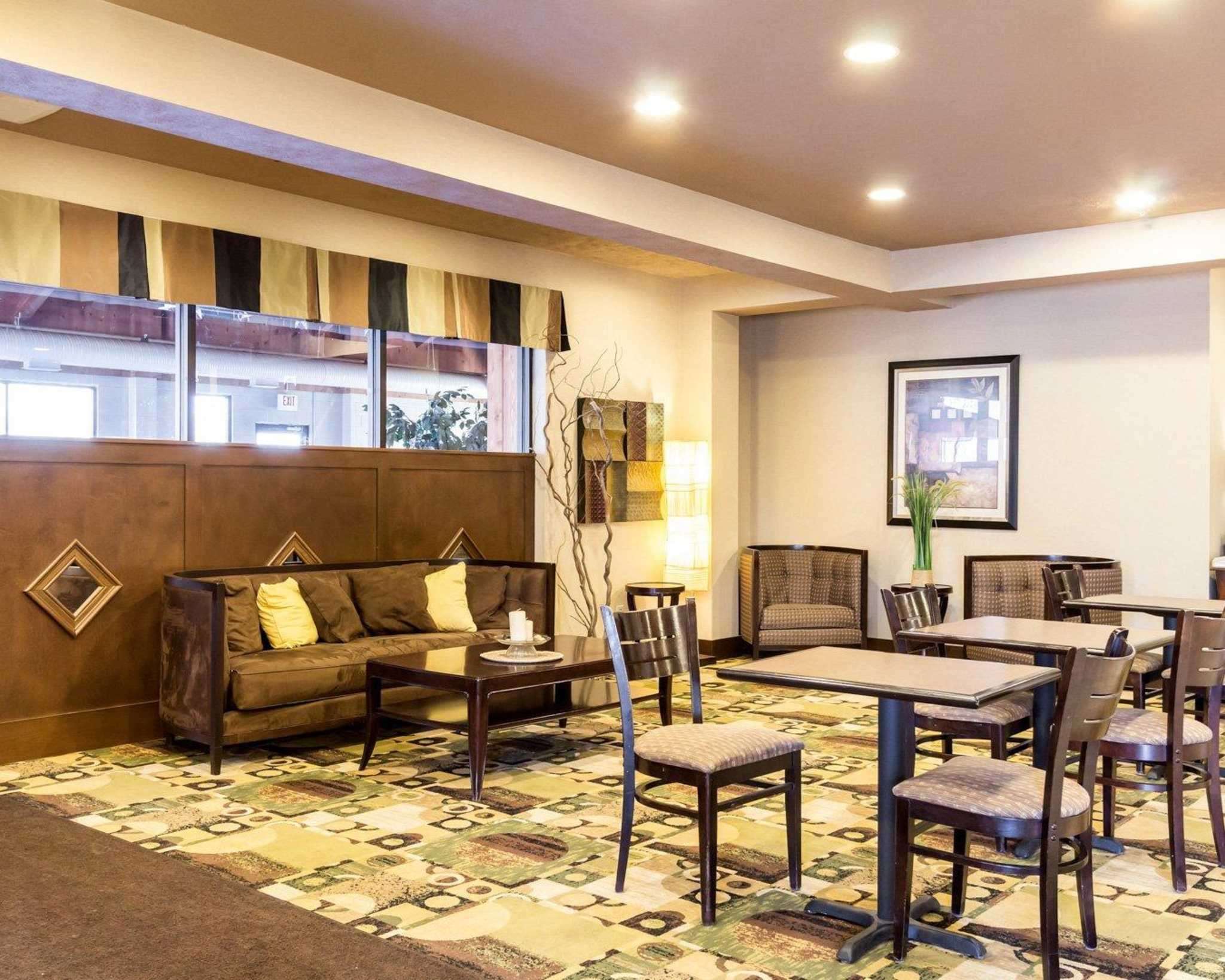 quality inn and suites oakwood village cleveland south
