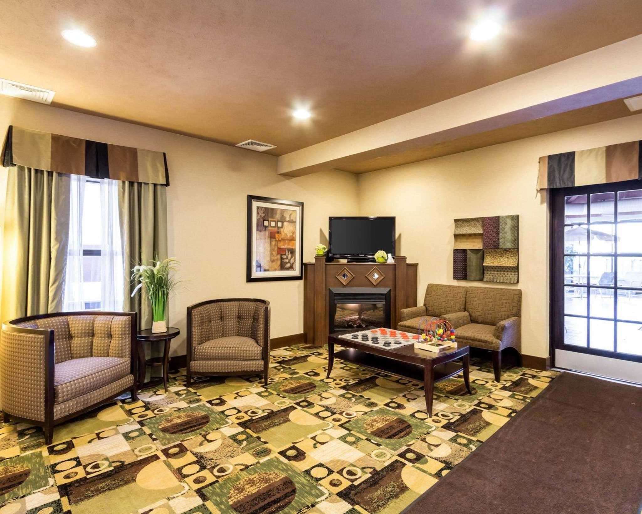 quality inn and suites oakwood village cleveland south