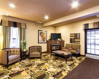 quality inn and suites oakwood village cleveland south