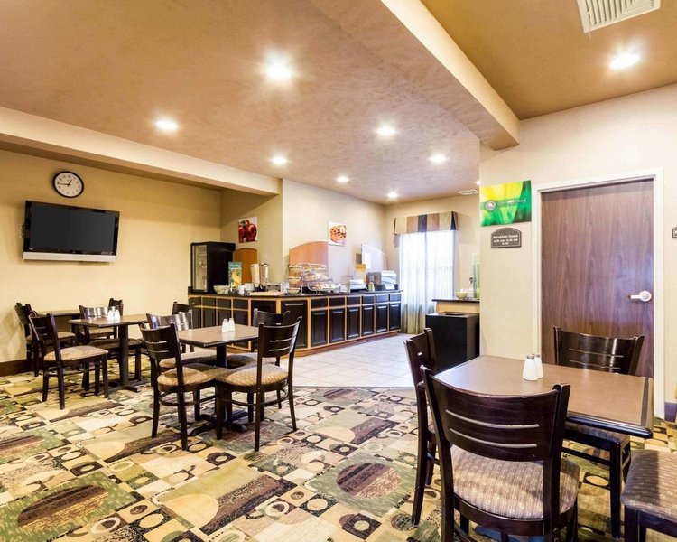 quality inn and suites oakwood village cleveland south