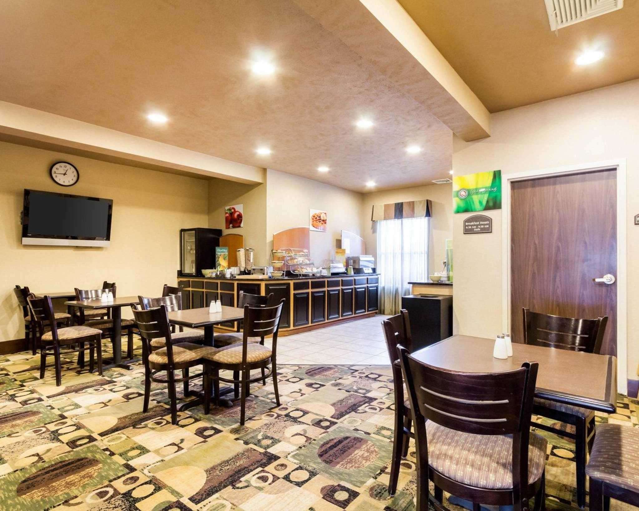 quality inn and suites oakwood village cleveland south