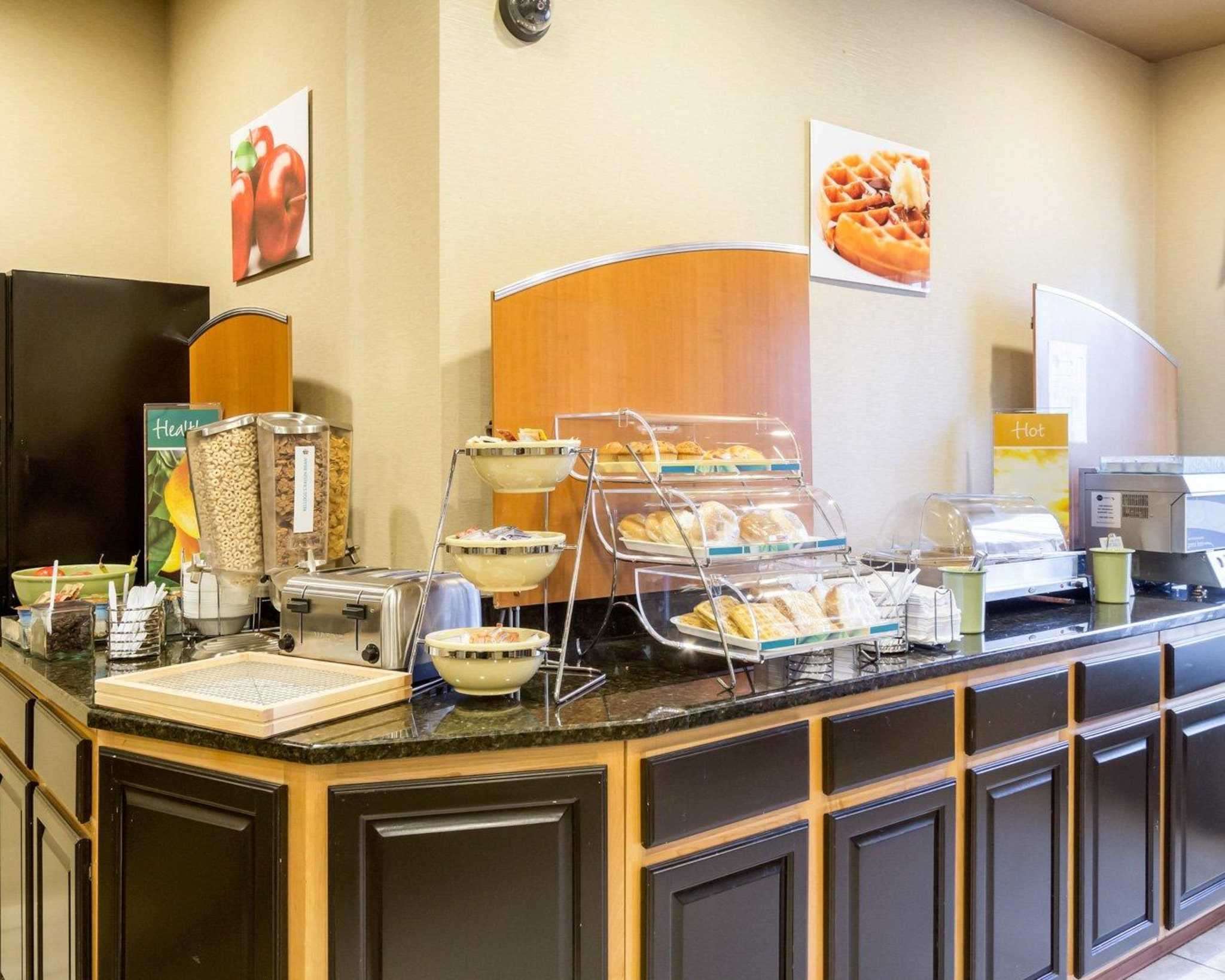 quality inn and suites oakwood village cleveland south