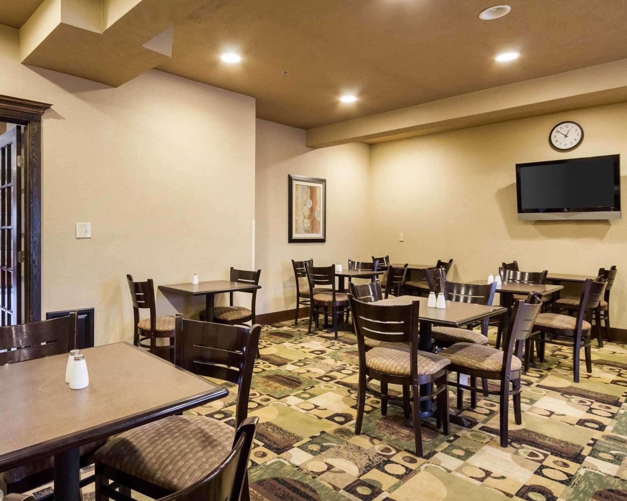 quality inn and suites oakwood village cleveland south
