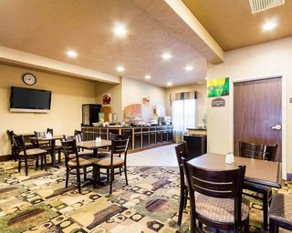 quality inn and suites oakwood village cleveland south
