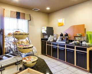 quality inn and suites oakwood village cleveland south