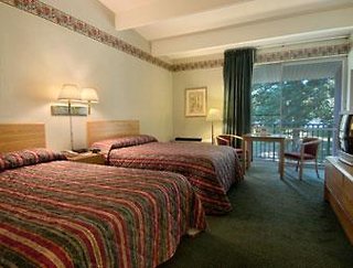Howard Johnson By Wyndham Newburgh/West Point,Near Orange County Choppers,2 star
