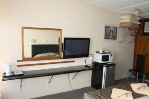 nhill oasis motel