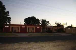 nhill oasis motel