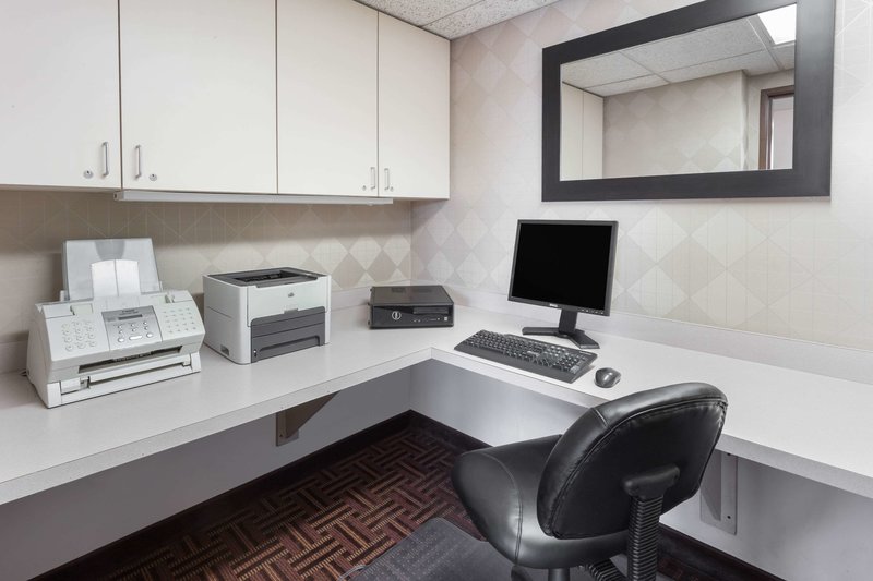 super 8 by wyndham madison south