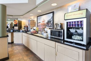 super 8 by wyndham madison south