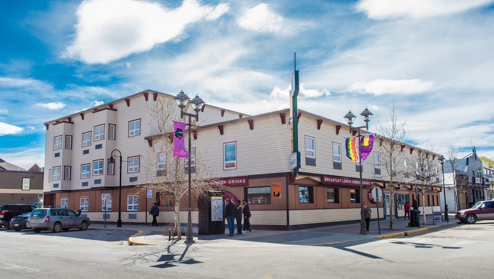 edgewater hotel