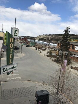Edgewater Hotel,Yukon>>Whitehorse,4 star