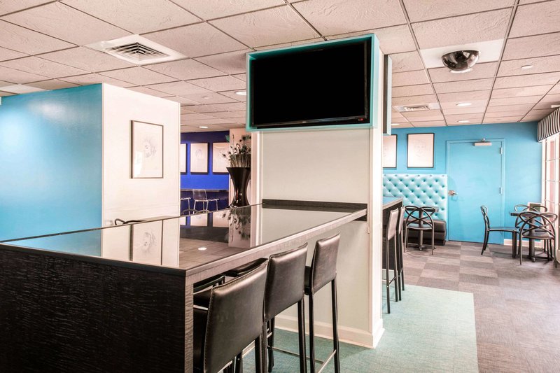 quality inn and suites near the theme parks