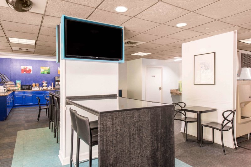 quality inn and suites near the theme parks
