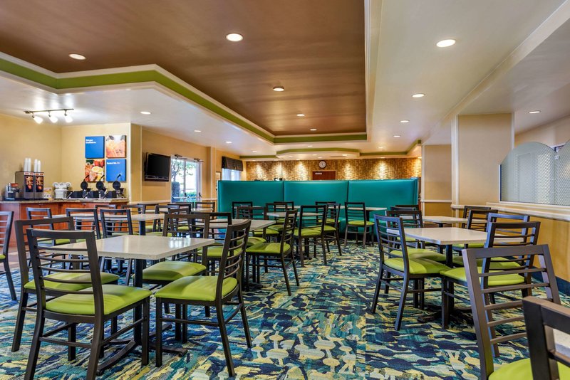 comfort inn and suites near universal orlando resort