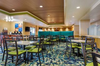 comfort inn and suites near universal orlando resort