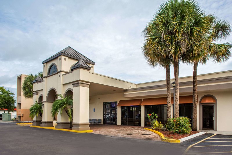 days inn and suites by wyndham orlando airport