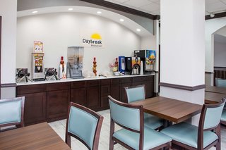 days inn and suites by wyndham orlando airport
