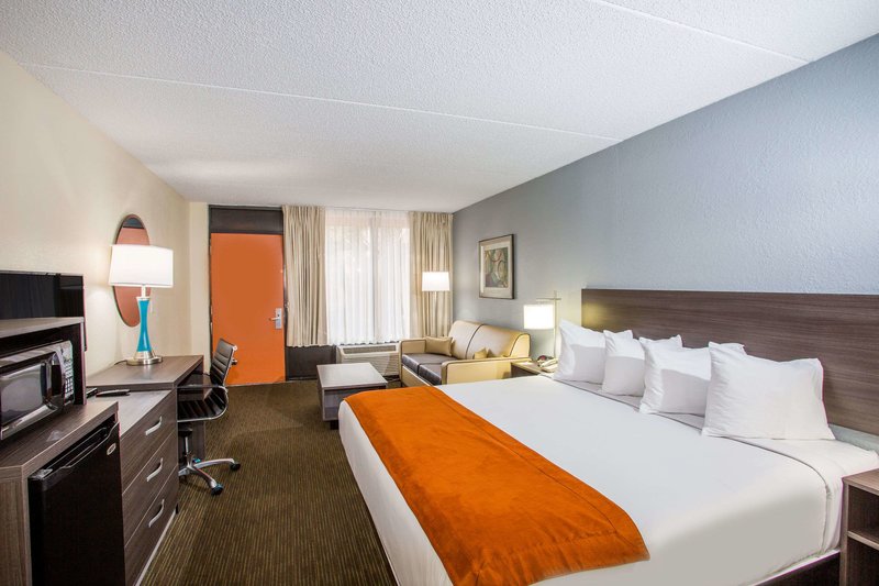 days inn and suites by wyndham orlando airport
