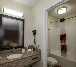 red roof inn lancaster strasburg