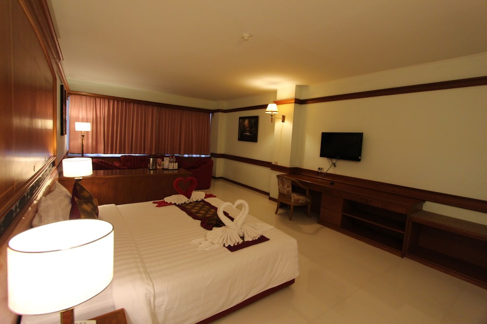 camelot hotel pattaya