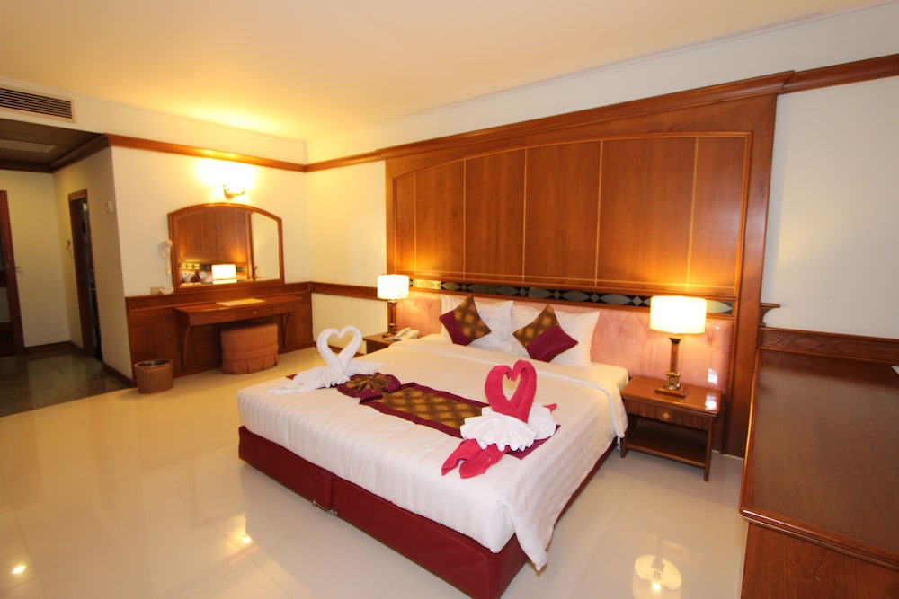 camelot hotel pattaya