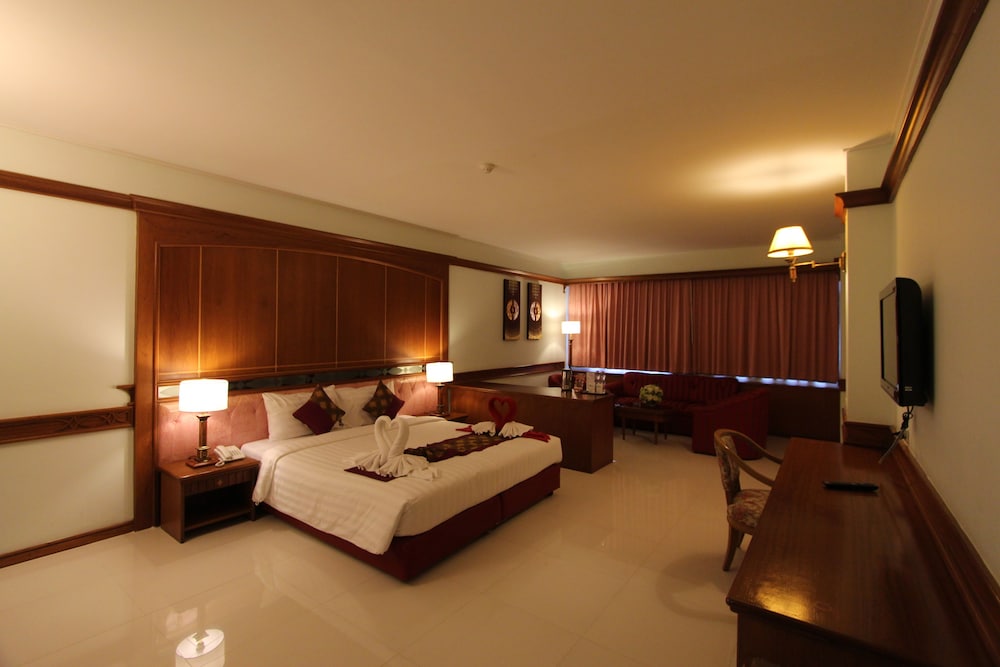 camelot hotel pattaya