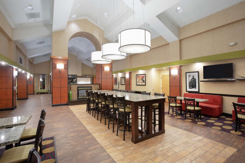 hampton inn and suites kansas city merriam