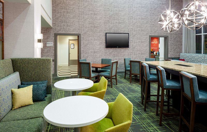 hampton inn and suites mobile i 65 airport blvd
