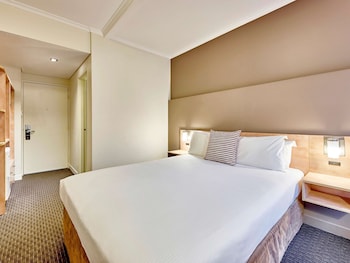 ibis perth
