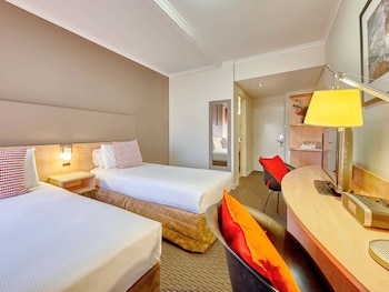 ibis perth