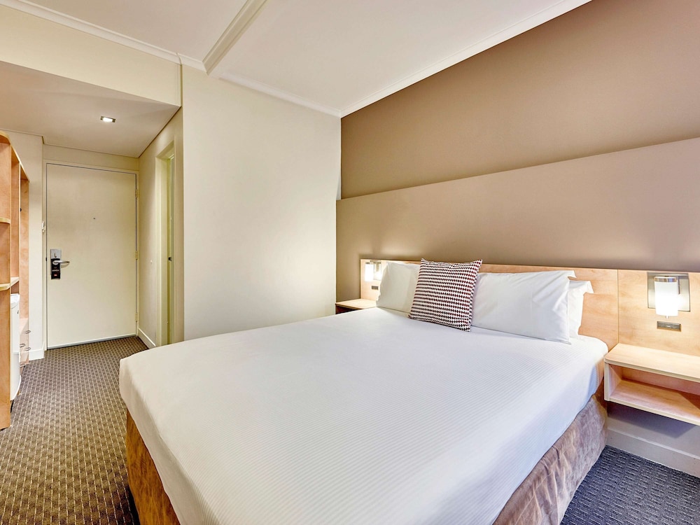 ibis perth