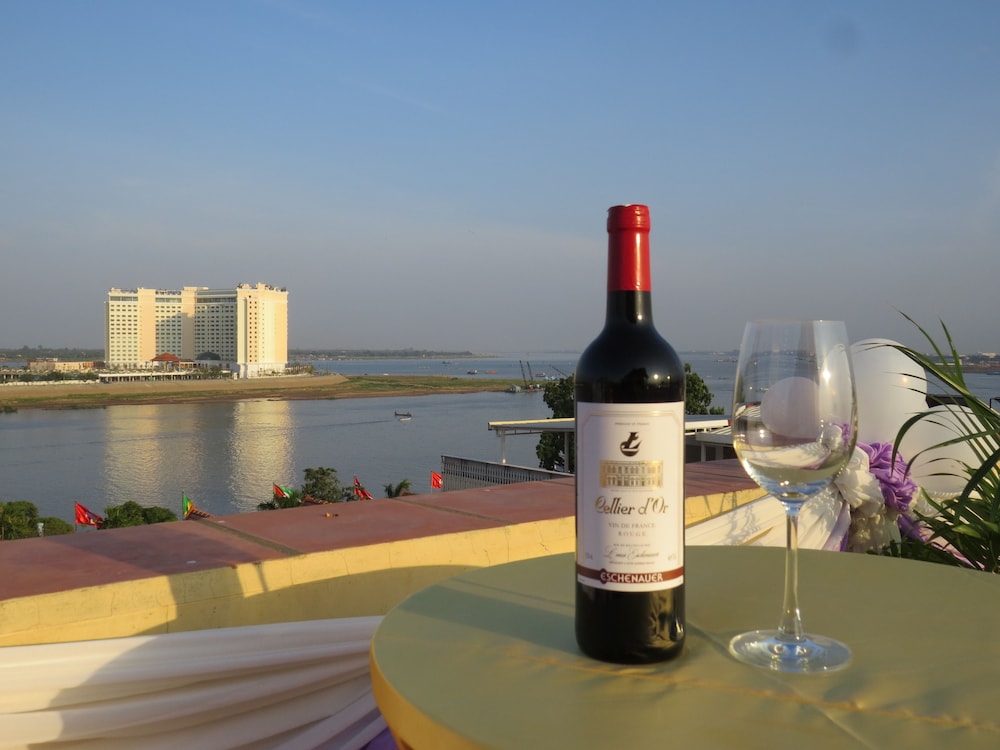 ohana phnom penh palace hotel