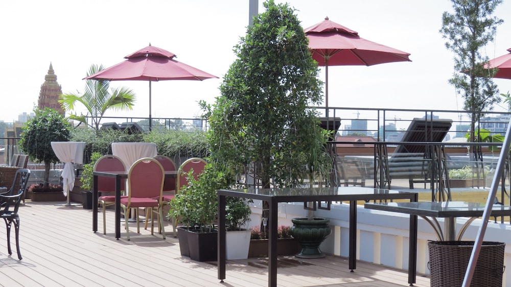 ohana phnom penh palace hotel