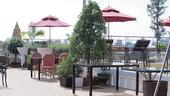 ohana phnom penh palace hotel