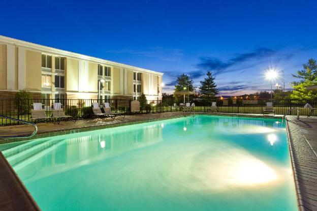 holiday inn express woodstock shenandoah valley by ihg