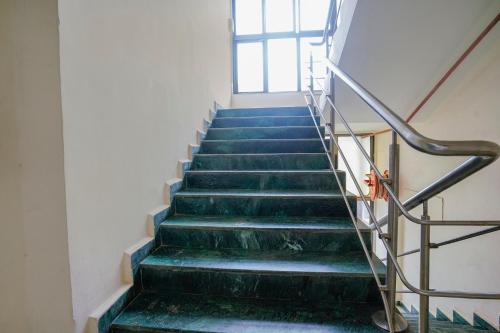 hsquare service apartment malad