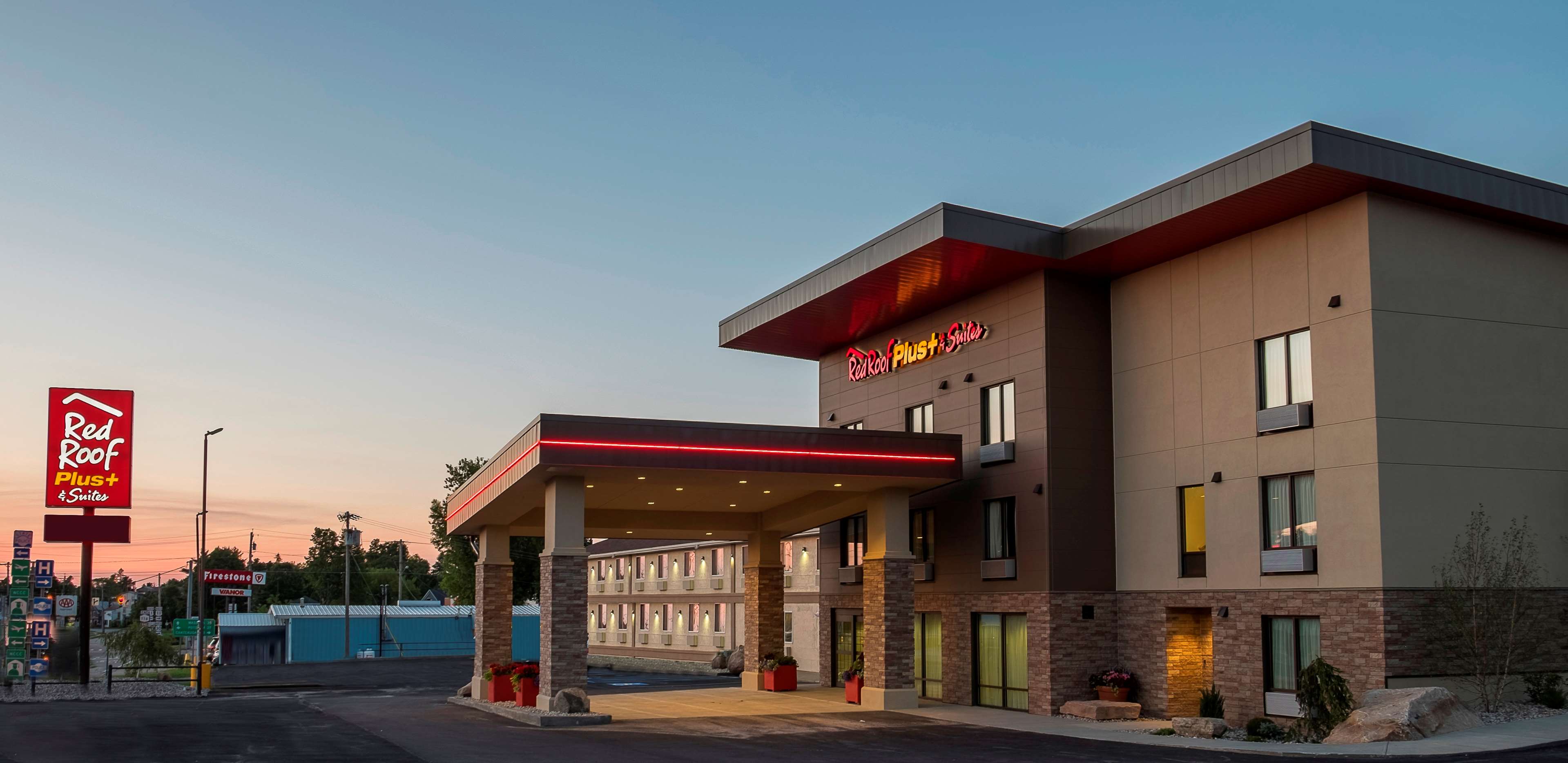 red roof inn plus and suites malone