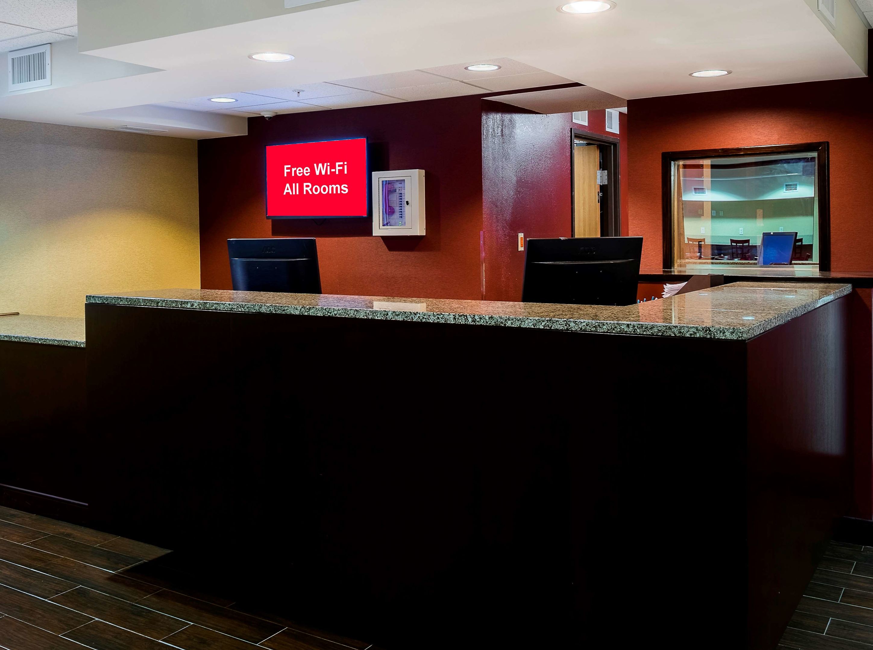 red roof inn plus and suites malone