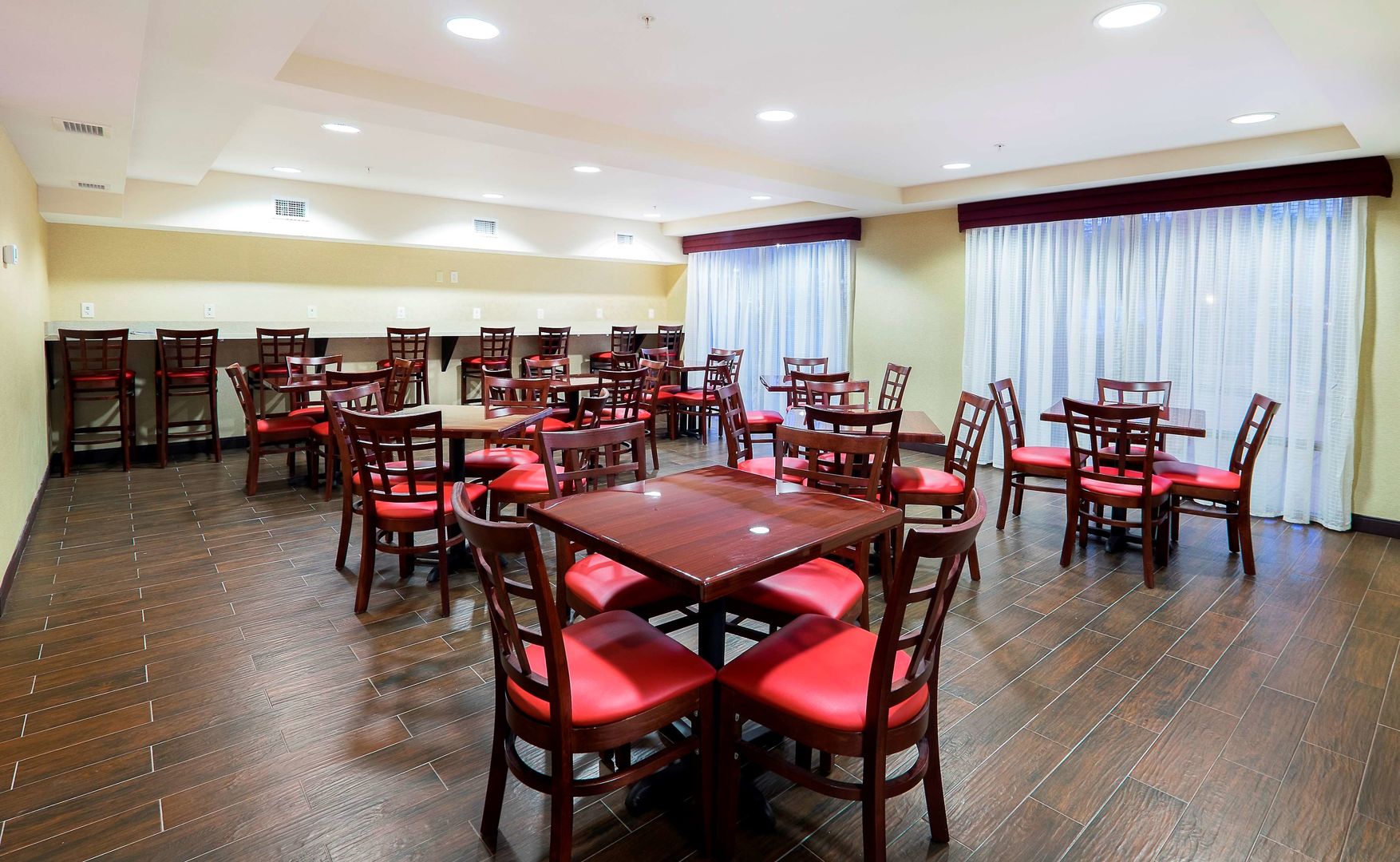 red roof inn plus and suites malone