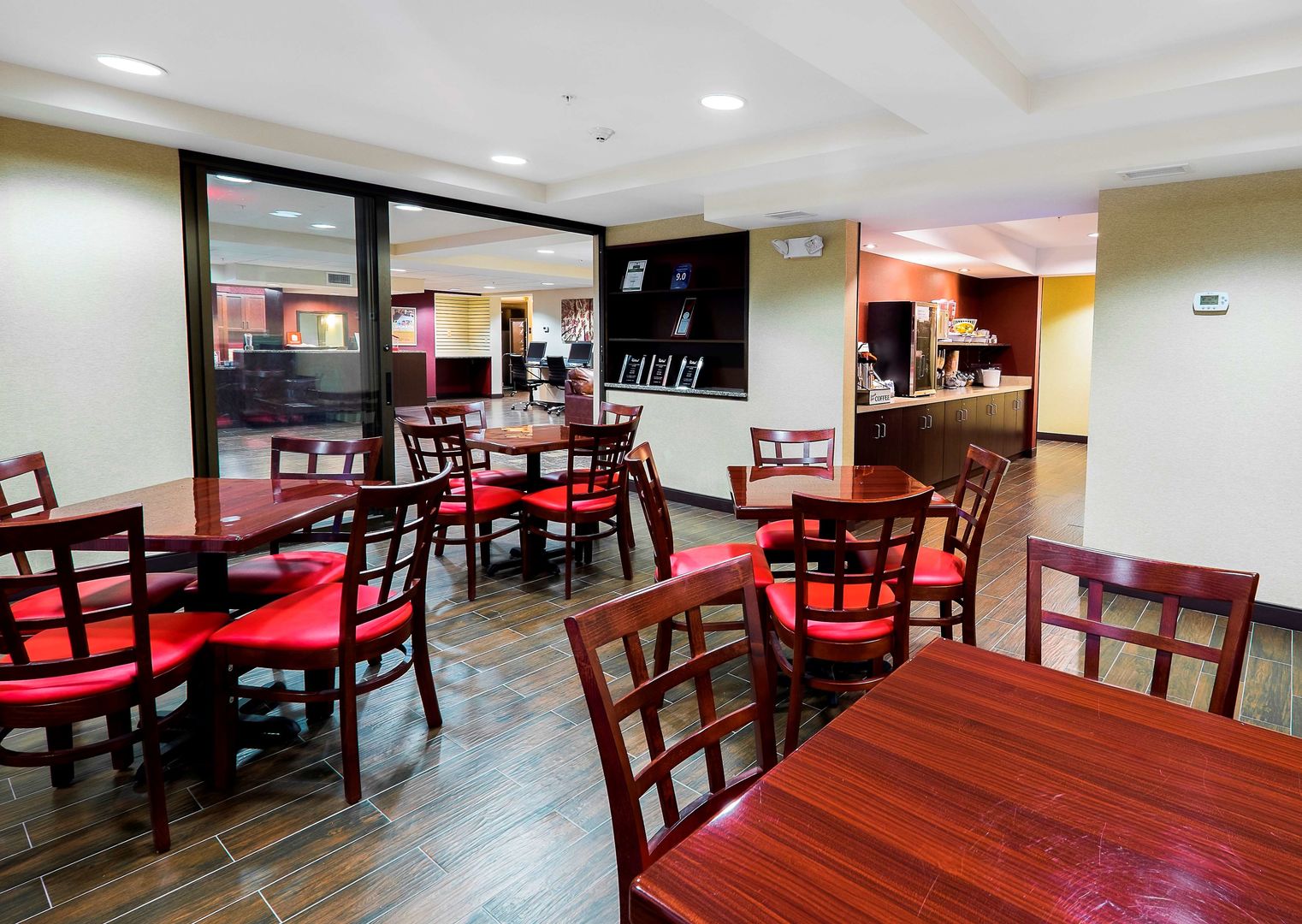 red roof inn plus and suites malone