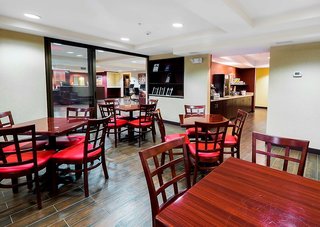 red roof inn plus and suites malone