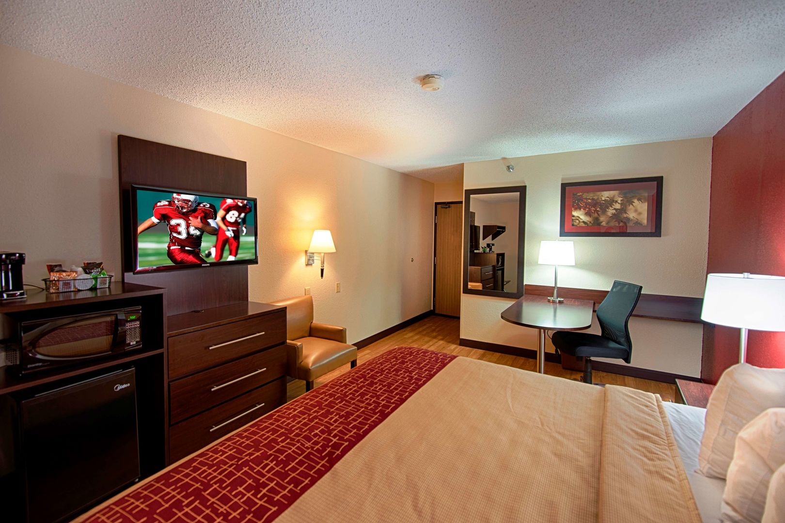 red roof inn plus and suites malone