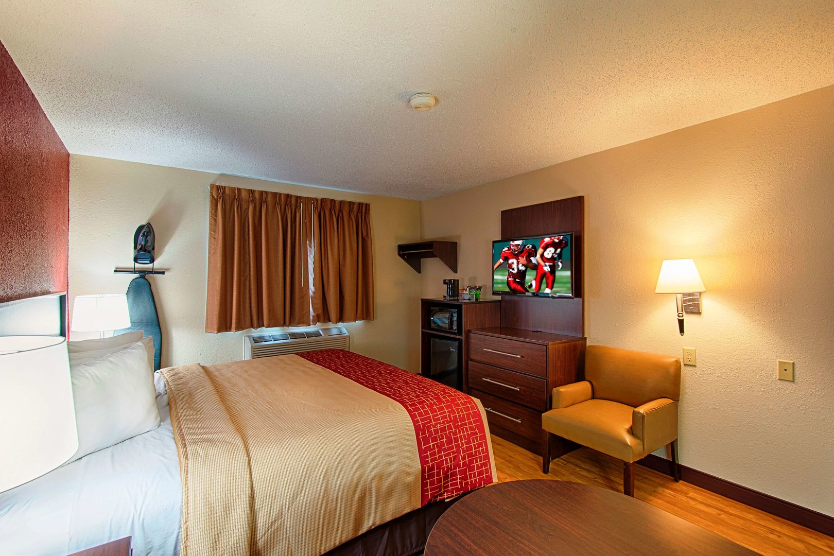 red roof inn plus and suites malone
