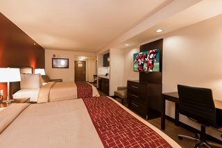 red roof inn plus and suites malone