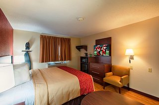 red roof inn plus and suites malone